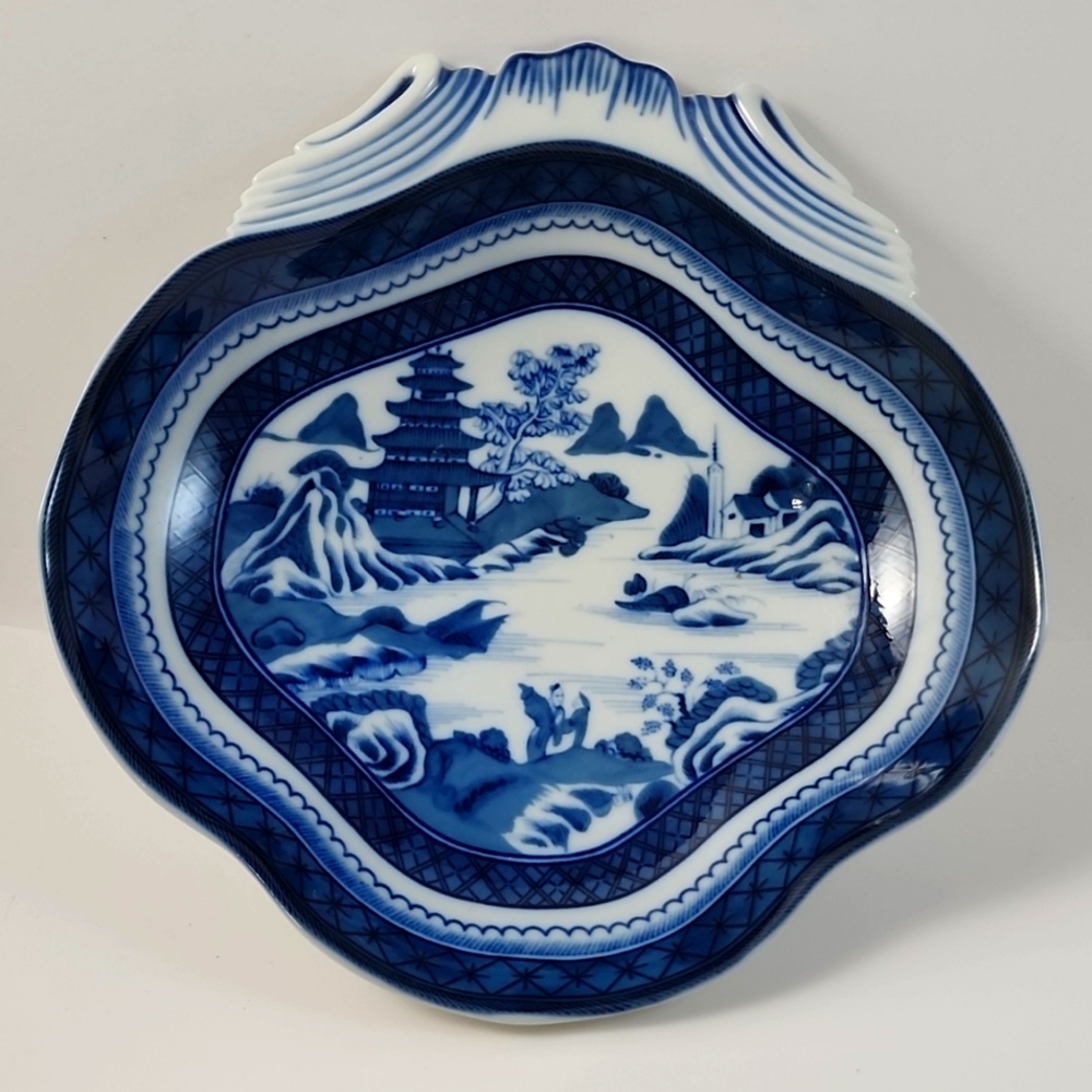 Mottahedeh Vista Alegre Portugal Blue and White Canton Shell Dish